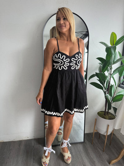 Black/white dress