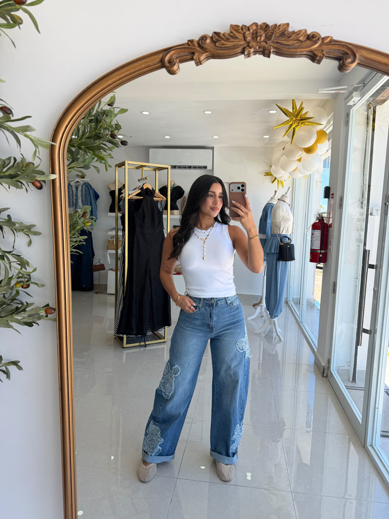 Jeans with embroidered roses