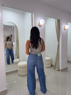 Buttoned wide leg jeans