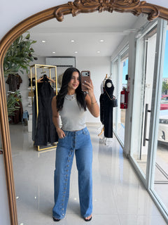 Buttoned wide leg jeans