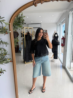 Cropped t-shirt with lace