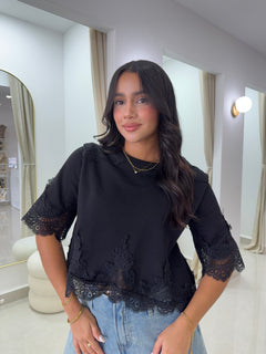 Cropped t-shirt with lace