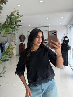 Cropped t-shirt with lace