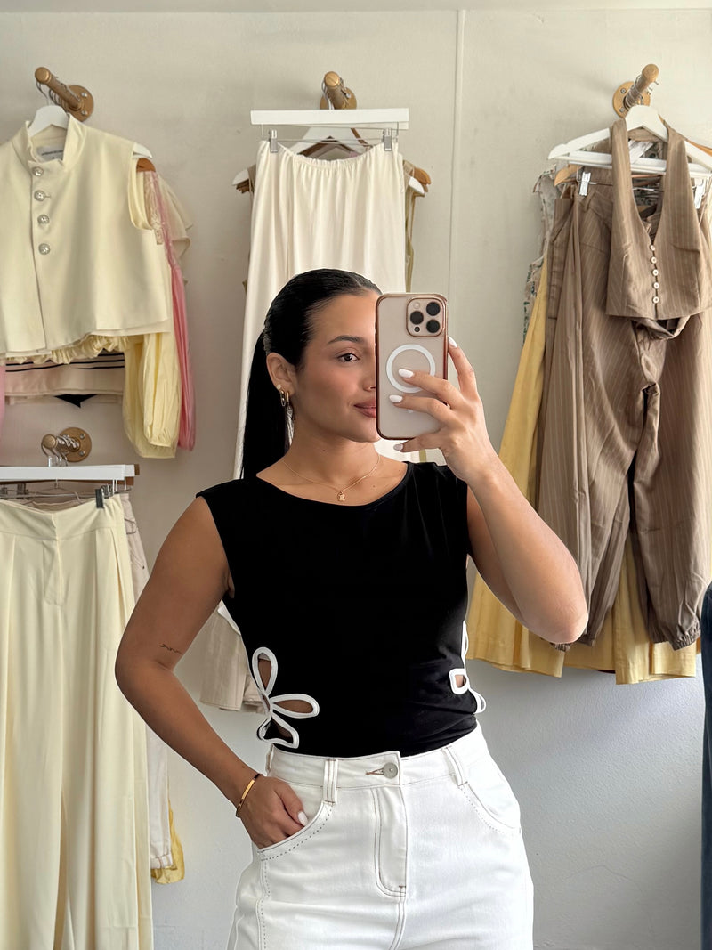 Flower detail top