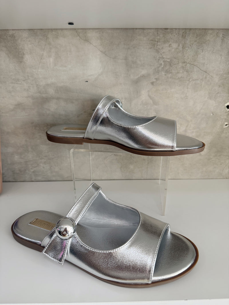 Becky flats