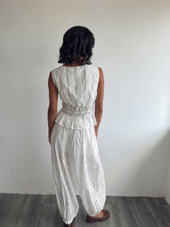 Detailed white set