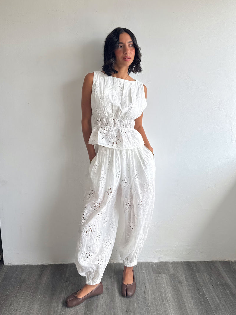 Detailed white set
